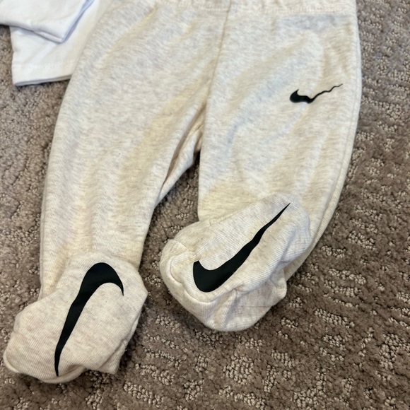 Nike Outfit - Picture 2 of 8